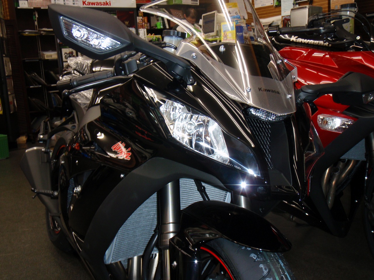 11年型 ZX-10R入荷！！: M's Factory WebLog