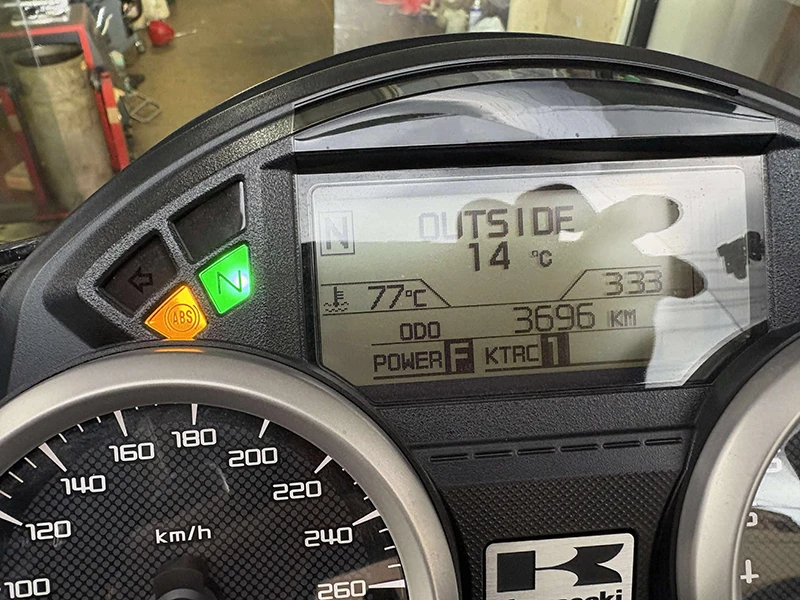 走行距離は3696Kmと低走行車です。