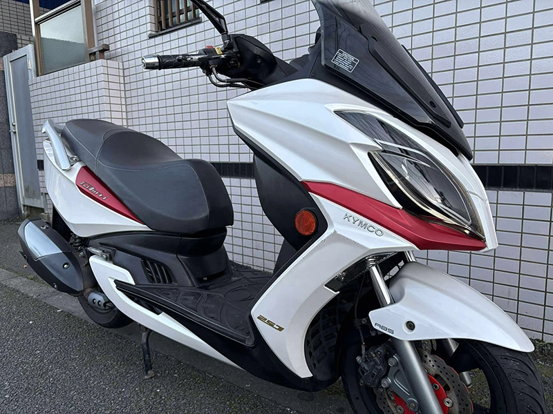 低重心なコンパクトボディにレスポンスの優れた250ccパワーユニットを搭載。