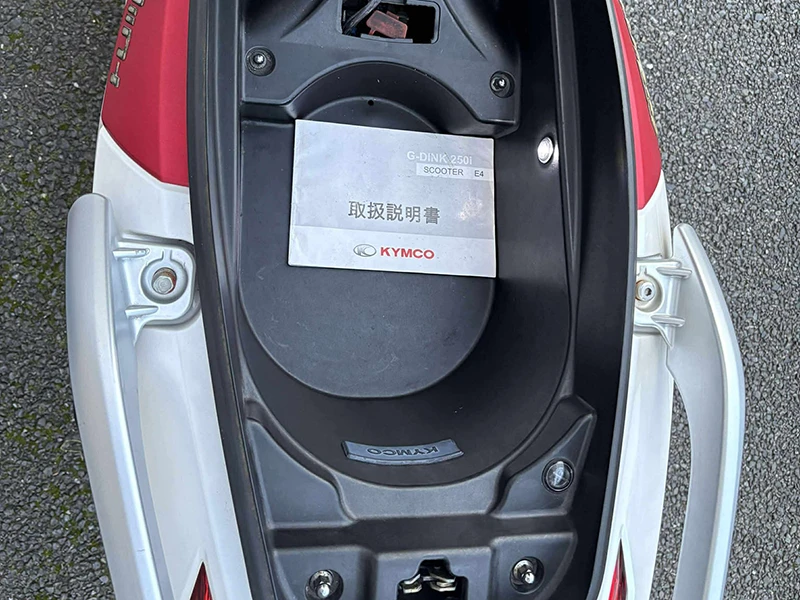 フルフェイスヘルメット1つの他、レインウエアやグローブが収納可能なラゲッジスペース。