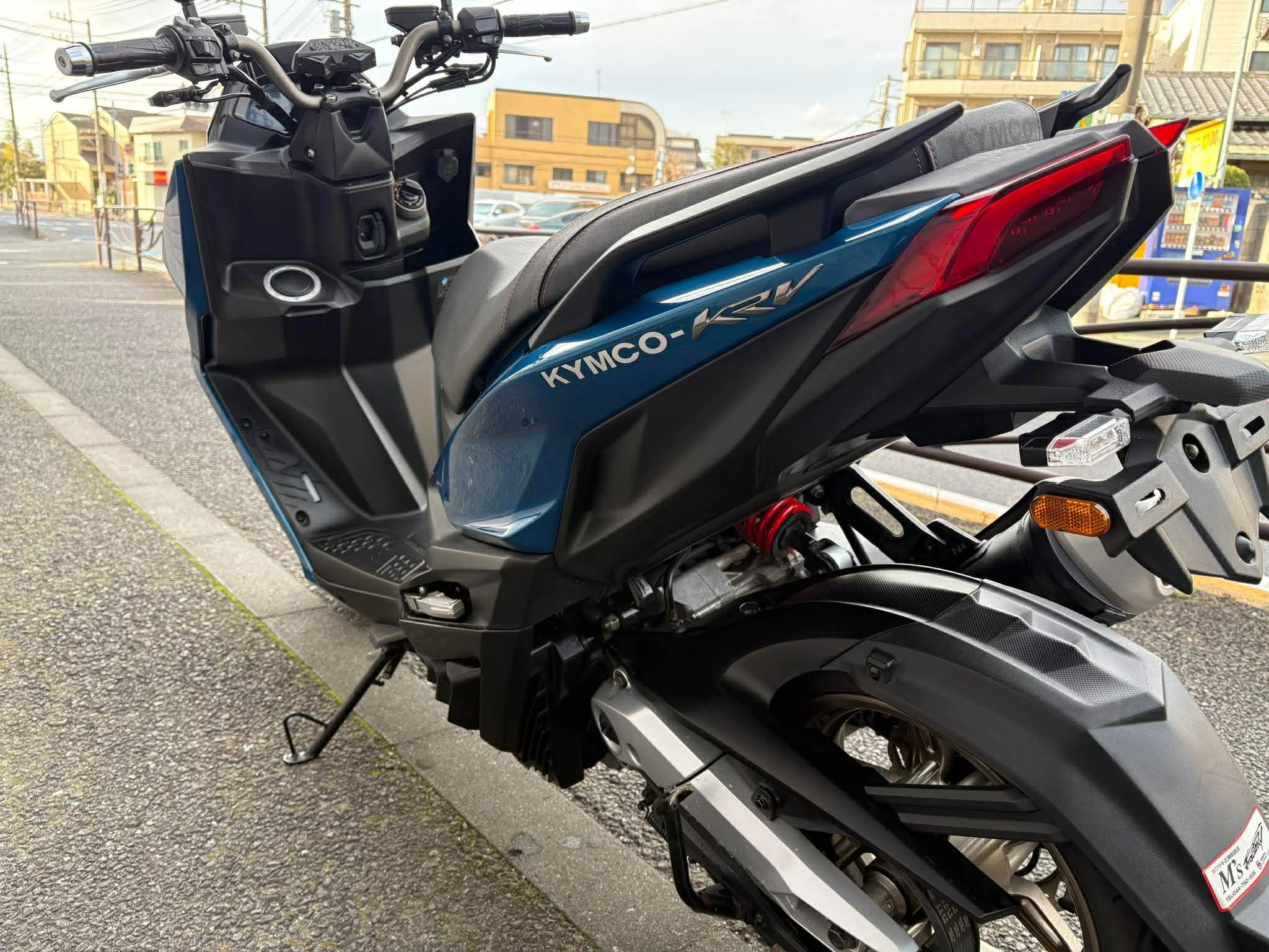 軽快なデザインのリア周りに埋め込まれたLEDテールライト。ウインカーは高輝度LEDのシーケンシャルタイプを採用。