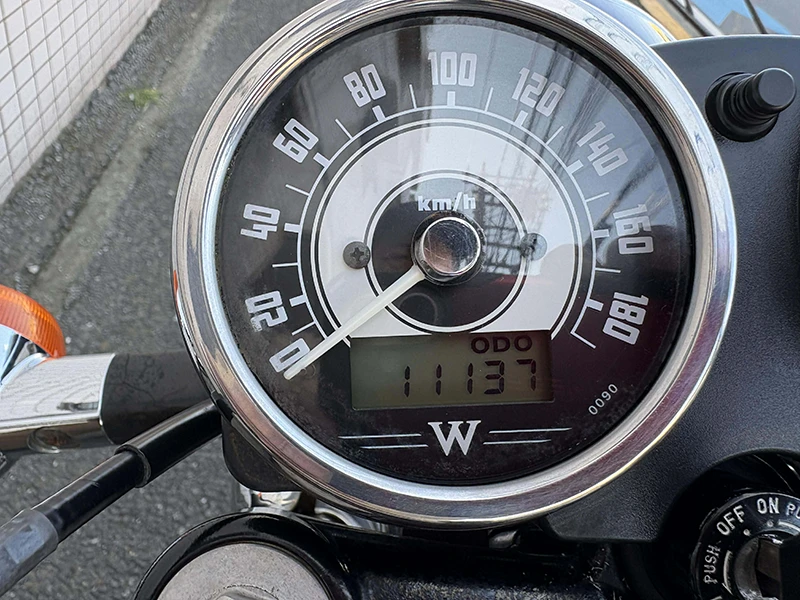 走行距離は11137Km。車検は2026年11月まであります。